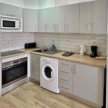 Lovely 1 Bed Apartment In Castle Harbour C108 Лос Кристианос Екстериор снимка