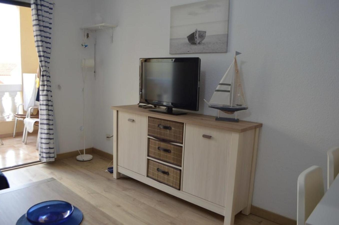 Lovely 1 Bed Apartment In Castle Harbour C108 Лос Кристианос Екстериор снимка