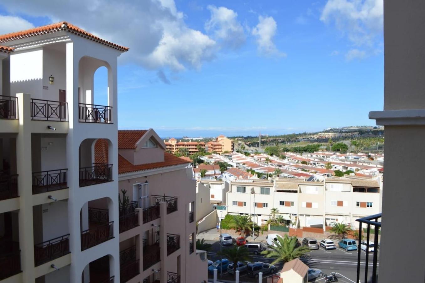 Lovely 1 Bed Apartment In Castle Harbour C108 Лос Кристианос Екстериор снимка