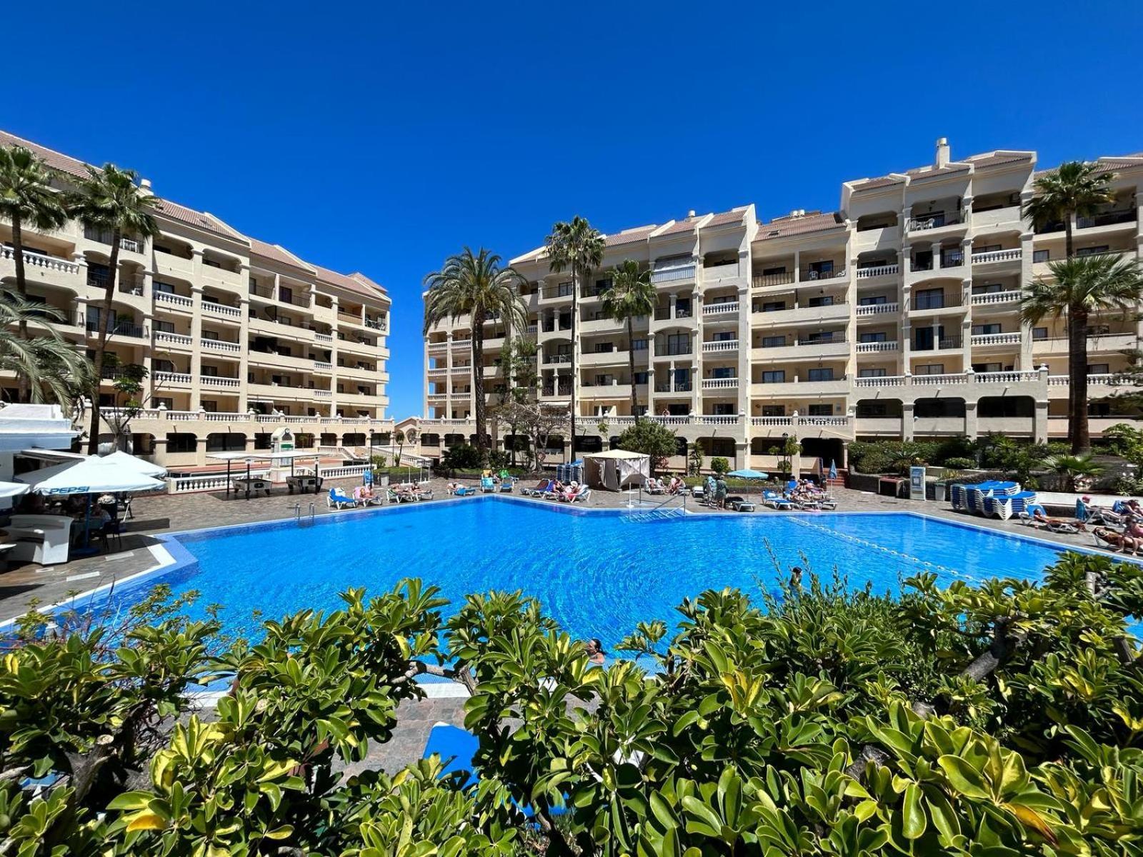 Lovely 1 Bed Apartment In Castle Harbour C108 Лос Кристианос Екстериор снимка