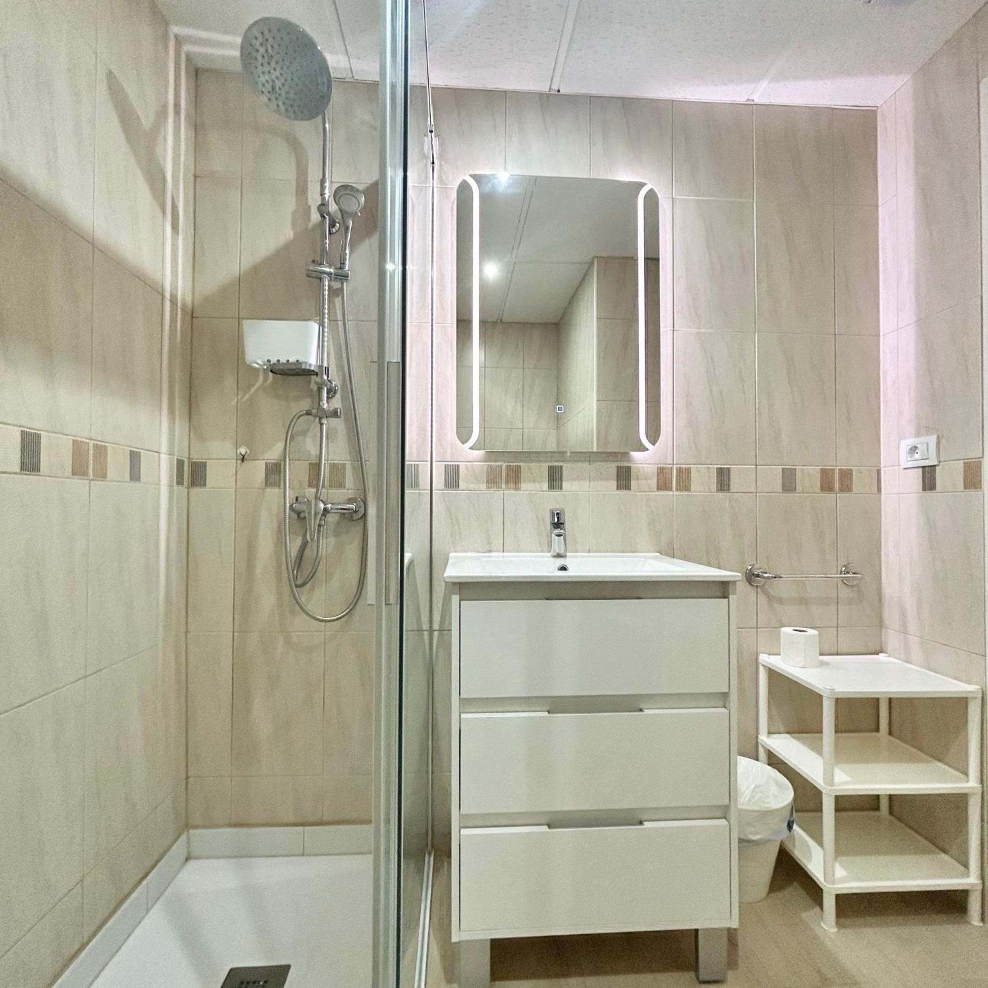 Lovely 1 Bed Apartment In Castle Harbour C108 Лос Кристианос Екстериор снимка