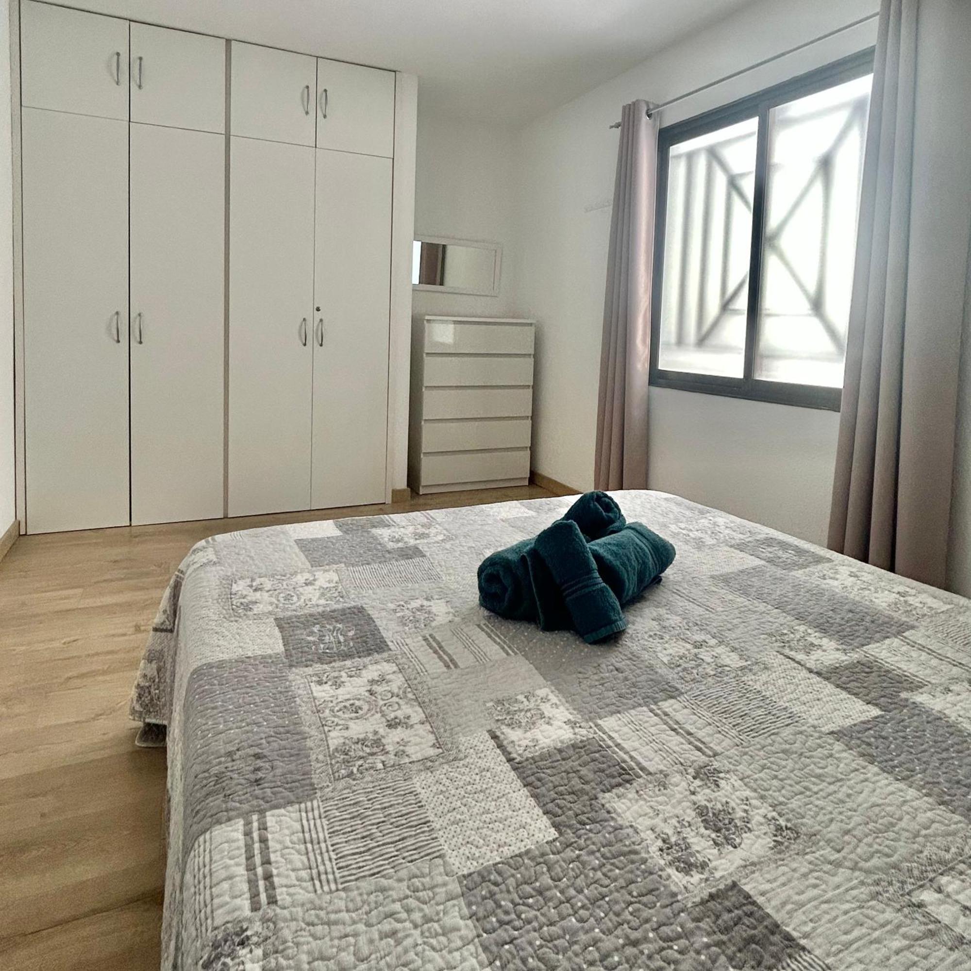 Lovely 1 Bed Apartment In Castle Harbour C108 Лос Кристианос Екстериор снимка